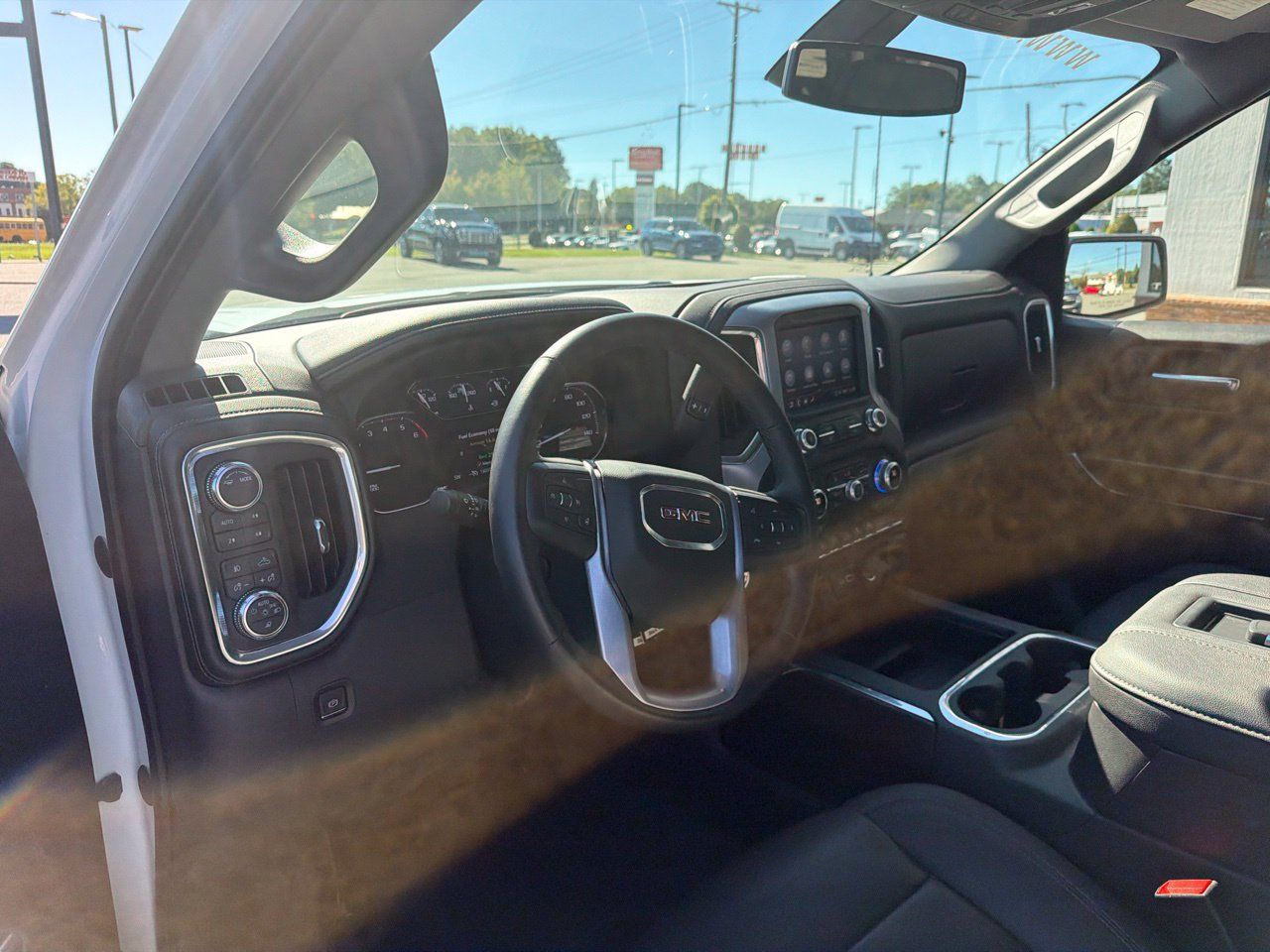 Used 2022 GMC Sierra 1500 SLT w/ SLT Premium Package AWD/4WD image 4