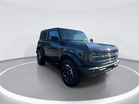 Used 2023 Ford Bronco Outer Banks image 3