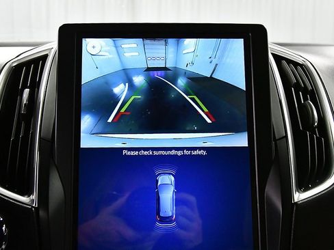 Used 2022 Ford Edge Titanium image 23