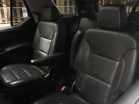 Used 2019 Chevrolet Traverse LT w/ LT Premium Package AWD/4WD image 18