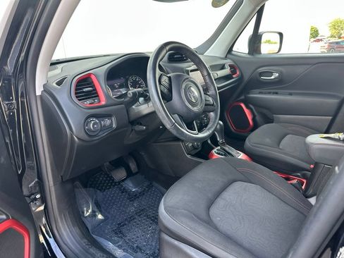 Used 2022 Jeep Renegade Trailhawk AWD/4WD image 14