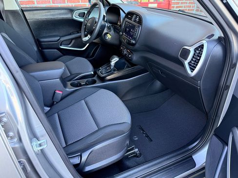 Used 2023 Kia Soul LX FWD image 32