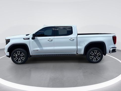 Used 2024 GMC Sierra 1500 AT4 w/ Technology Package AWD/4WD image 5