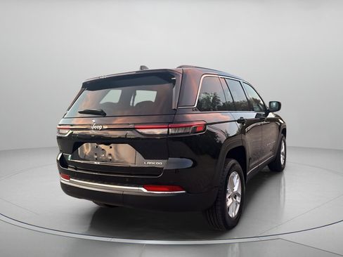 Used 2025 Jeep Grand Cherokee Laredo X image 3