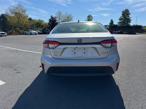 Used 2024 Toyota Corolla LE image 2