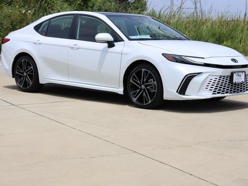 New 2026 Toyota Camry Hybrid FWD image 1