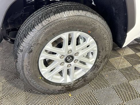 Used 2025 Toyota Tundra SR5 AWD/4WD image 11