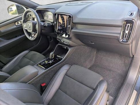 Used 2022 Volvo XC40 T5 R-Design w/ Climate Package AWD/4WD image 24