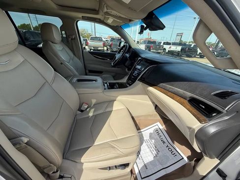 Used 2019 Cadillac Escalade ESV Premium Luxury AWD/4WD image 18