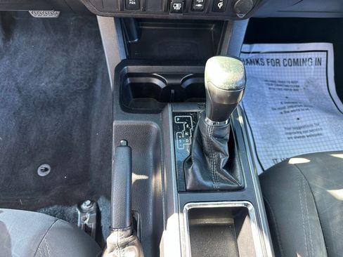 Used 2019 Toyota Tacoma TRD Sport image 29