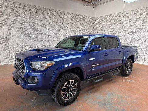 Used 2022 Toyota Tacoma TRD Sport w/ Technology Package AWD/4WD image 3