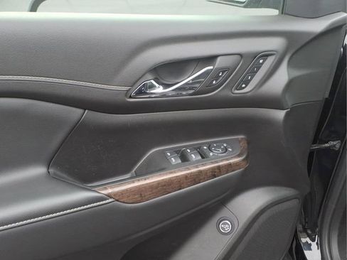 Used 2023 GMC Acadia Denali w/ Black Diamond Edition image 9