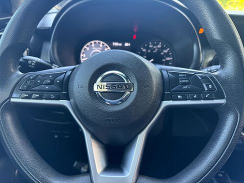 Used 2021 Nissan Kicks SV FWD image 14