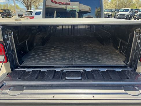 Used 2023 Jeep Gladiator Mojave AWD/4WD image 11