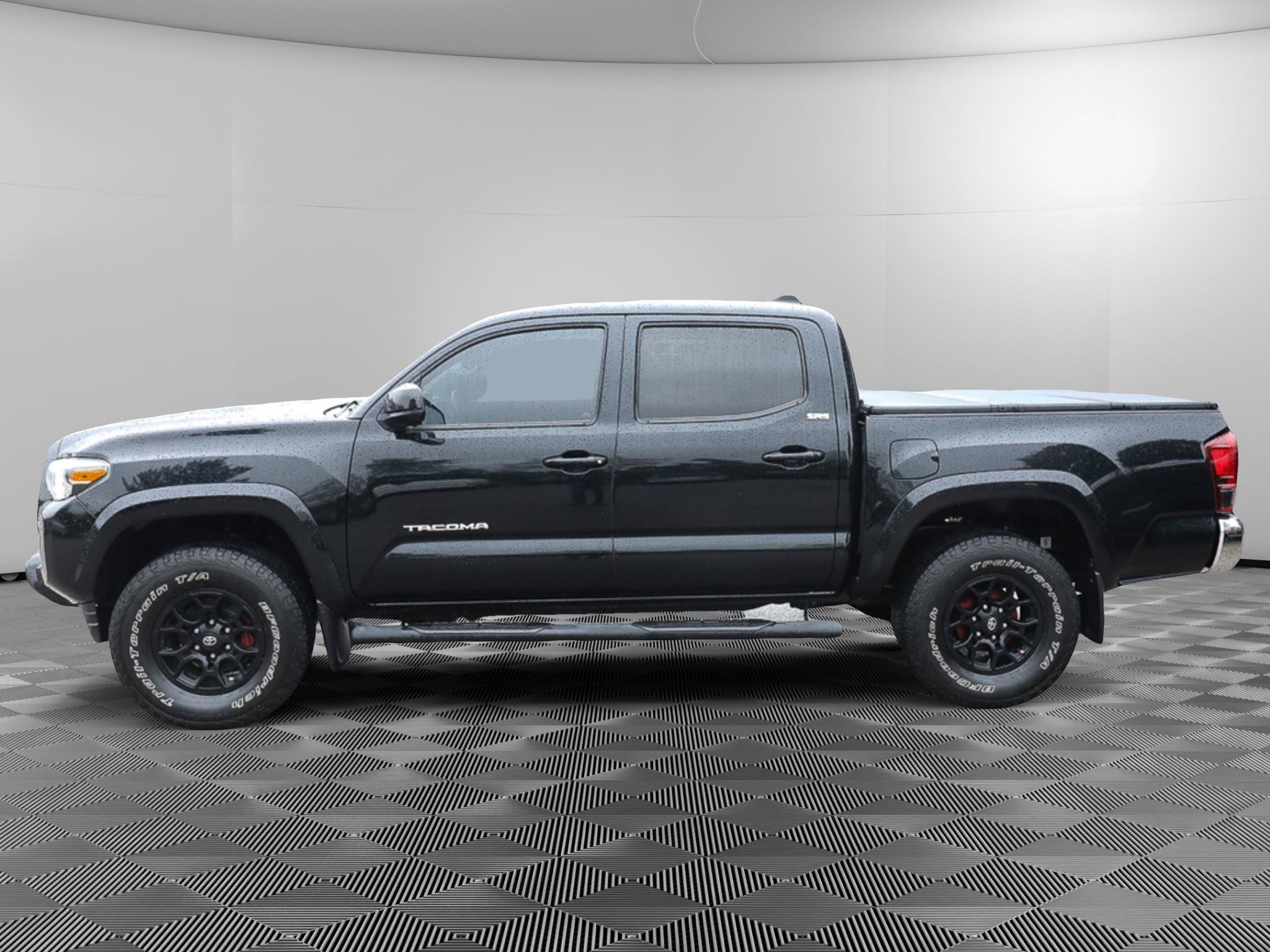 Used 2019 Toyota Tacoma SR5 AWD/4WD image 3