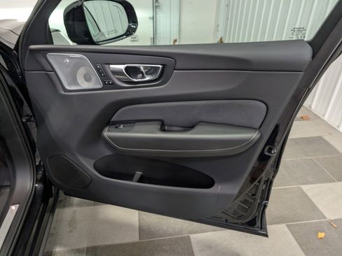 Used 2022 Volvo XC60 T8 R-Design w/ Advanced Package image 28