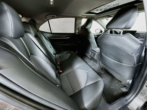 Used 2022 Toyota Camry SE w/ Cold Weather Package FWD image 27