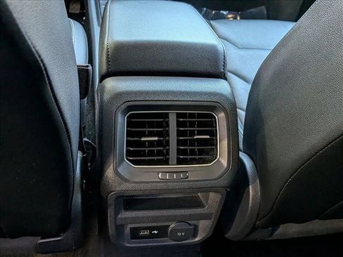 Used 2018 Volkswagen Tiguan SEL Premium FWD image 19