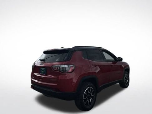 Used 2025 Jeep Compass Trailhawk AWD/4WD image 12