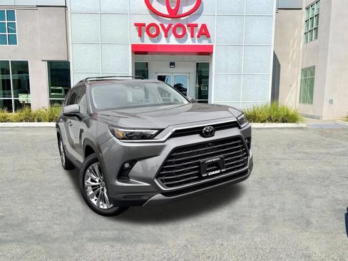 Used 2026 Toyota Grand Highlander AWD image 2