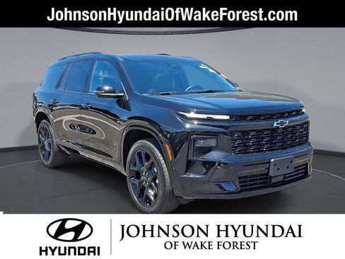 Used 2024 Chevrolet Traverse RS FWD image 1