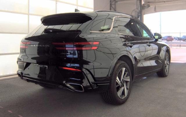 Used 2026 Genesis GV70 3.5T Sport Advanced AWD/4WD image 3