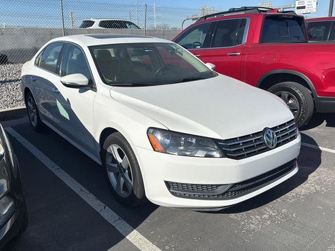 Used 2012 Volkswagen Passat TDI SE image 3