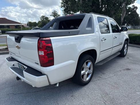Used 2010 Chevrolet Avalanche LTZ RWD image 3