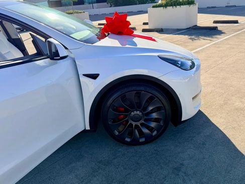 Used 2022 Tesla Model Y Performance image 40