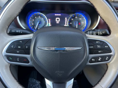 Used 2017 Chrysler Pacifica Limited w/ UConnect Theater Package FWD image 28