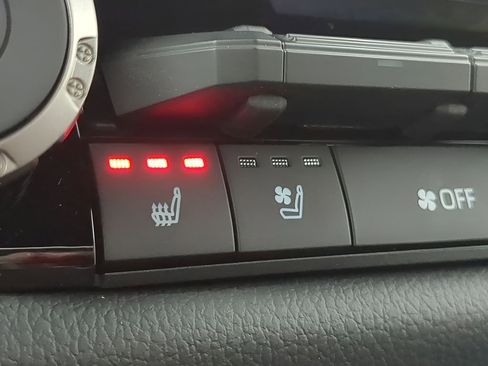 New 2026 Toyota Tundra Limited AWD/4WD image 31