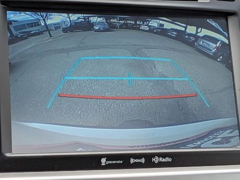 Used 2017 Toyota Highlander SE image 16