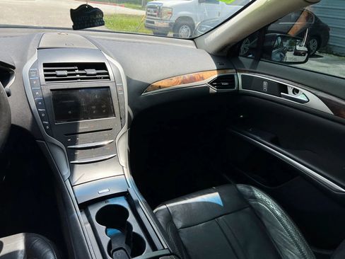 Used 2013 Lincoln MKZ AWD image 16