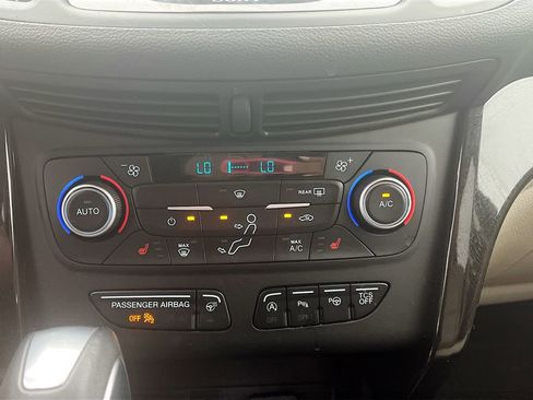Used 2018 Ford Escape Titanium w/ Ford Safe & Smart Package FWD image 16