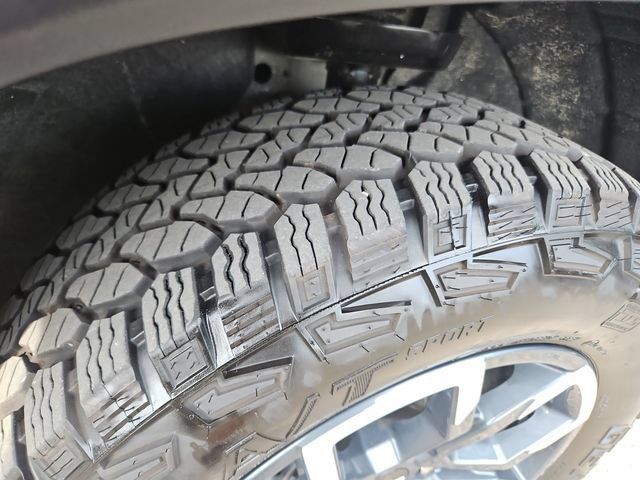 Used 2025 Chevrolet Equinox ACTIV w/ Safety and Technology Package FWD image 28