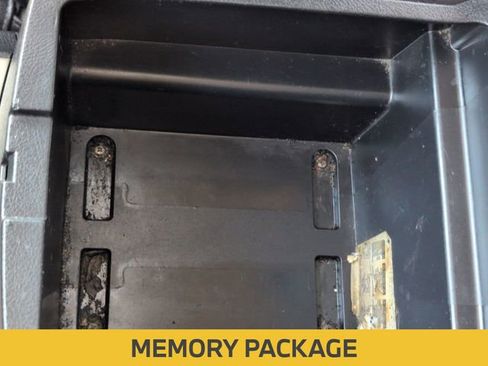 Used 2012 Toyota Highlander SE w/ Tow Pkg image 23