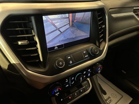 Used 2023 GMC Acadia SLT AWD/4WD image 14