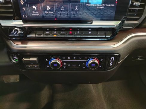 Used 2025 GMC Sierra 1500 SLT AWD/4WD image 29