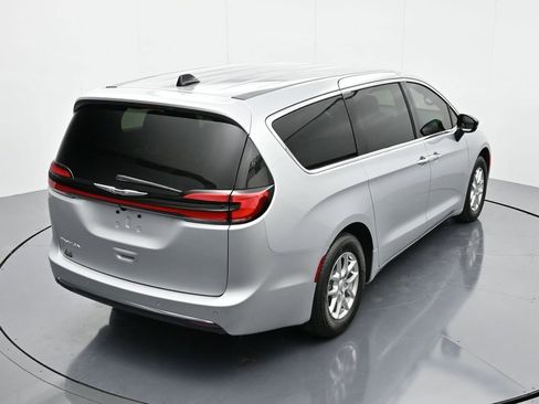 New 2026 Chrysler Pacifica Select FWD image 29