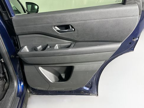 Used 2025 Nissan Pathfinder SV FWD image 31