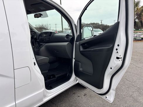 Used 2017 Nissan NV200 SV image 32