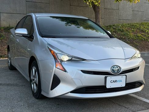 Used 2017 Toyota Prius Two w/ Prius Two Safety Plus Package FWD image 5