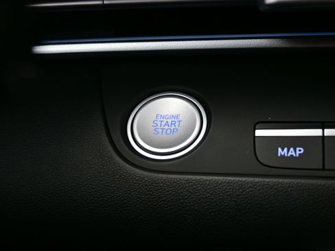 Certified 2025 Hyundai Elantra Limited image 23