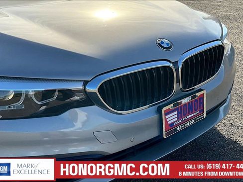 Used 2019 BMW 530e w/ Convenience Package image 32