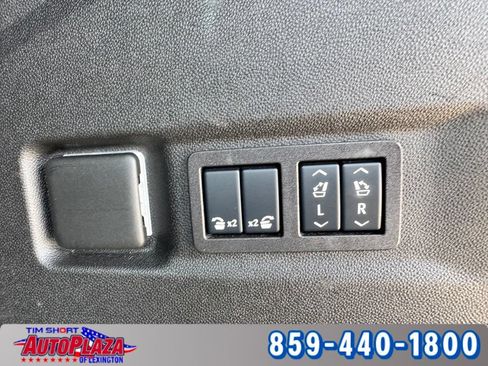 Used 2025 GMC Yukon XL Denali AWD/4WD image 39