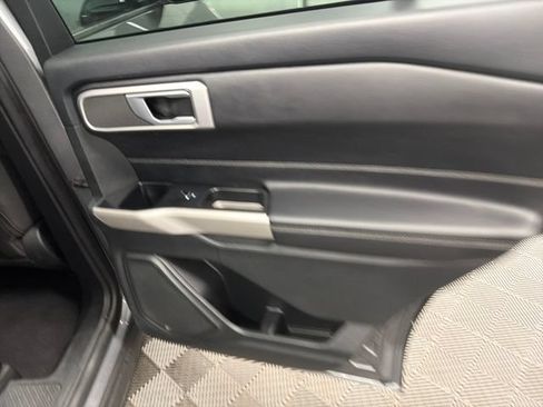 Used 2023 Ford Explorer XLT AWD/4WD image 18