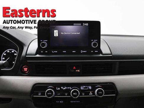 Used 2023 Honda Pilot LX image 12