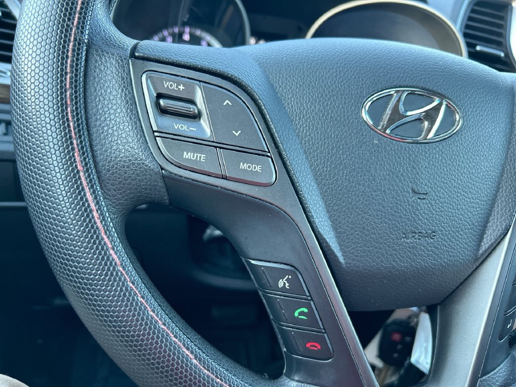 Used 2017 Hyundai Santa Fe SE FWD image 16