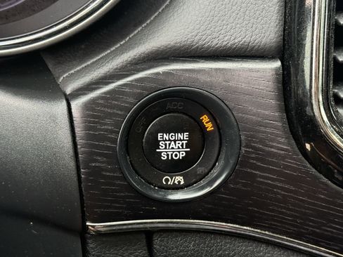 Used 2020 Jeep Grand Cherokee High Altitude AWD/4WD image 25
