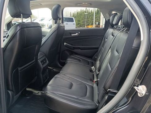 Used 2019 Ford Edge Titanium w/ Equipment Group 301A AWD/4WD image 17